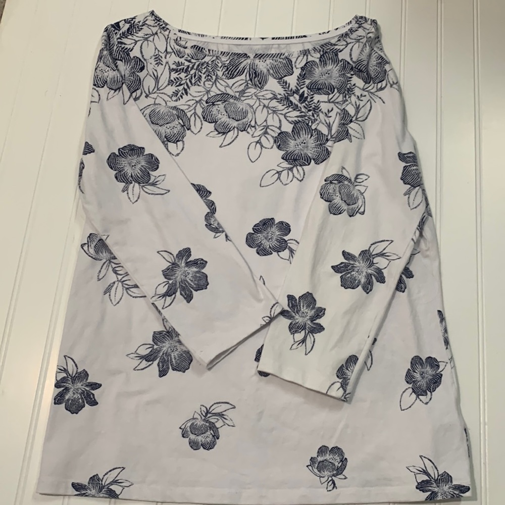 TALBOTS Tee - size Medium - excellent Condition